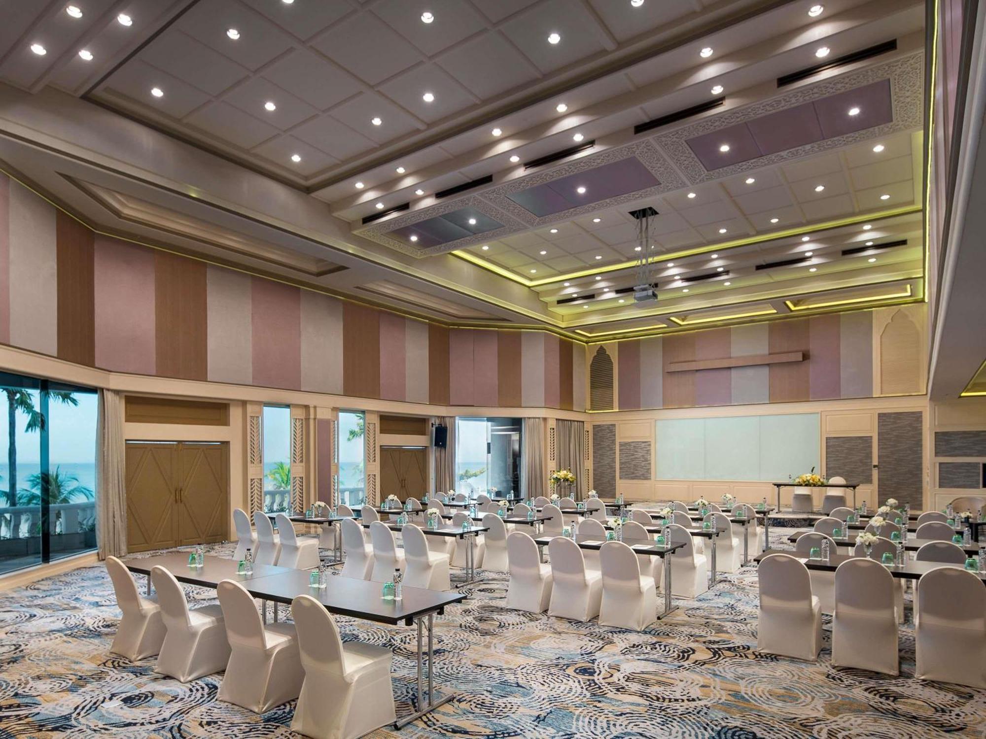 Pullman Pattaya Hotel G Екстериор снимка